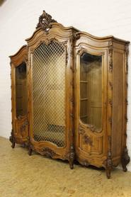 3 door walnut Louis XV bookcase 19th century
