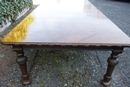 style Table and chairs in Walnut, English 19th century