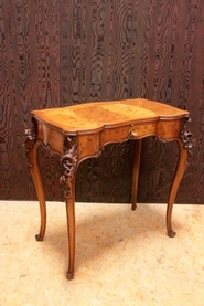 Exceptional Louis XV ladys desk/vanity in walnut and inlay