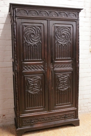 Gothic Armoire with 2 doors chestnut