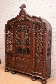 Gothic Display cabinet in walnut