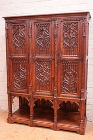 Gothic style cabinet/armoire with 3 doors in oak