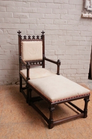 Gothic style long chair in walnut