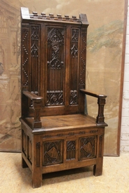 Gothic throne chair in oak