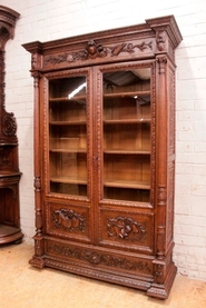 Hunt bookcase in oak
