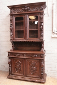 Hunt cabinet in oak carved sides