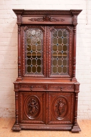 Hunt Cabinet wit stain glass