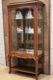 Louis XV display cabinet/argentier in walnut