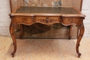 Louis XV style Desk in Walnut, France 19th century