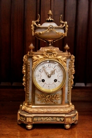 Louis XVI Clock in gilt bronze and onyx signed Lemarchand