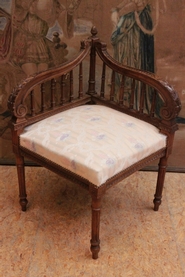 Louis XVI Corner chair in walnut