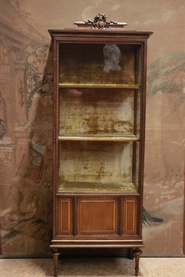 Louis XVI Display cabinet in walnut with gilt accents