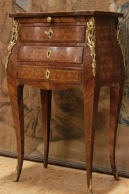 Marqueterie Louis XV Chest of drawers with bronze
