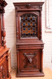 Narrow renaissance cabinet in oak with stain glass
