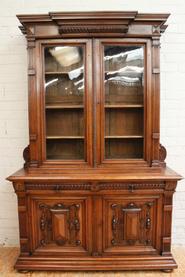 Nice quality walnut Henri cabinet/bookcase 19th century