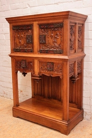 Quality renaissance style credenza in walnut