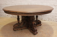 Quality renaissance table in walnut