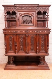 Renaissance style cabinet in walnut 