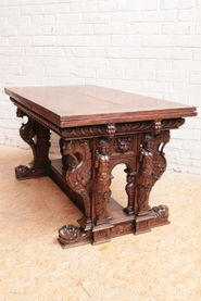 Renaissance style table in walnut