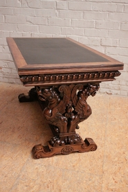 Renaissance table in walnut with side leaves