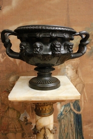 renaissance vase in bronze