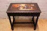 Renaissance writing table in walnut and porcelain