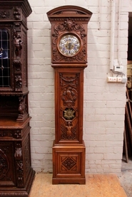 Top quality renaissance style grandfather clock in walnut