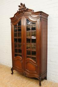 Walnut Louis XV bookcase with beveled glass 19th century