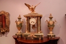 style Clock set in onyx and gilt bronze, France 19th century