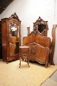 4 pc Louis XV style bedroom set in walnut