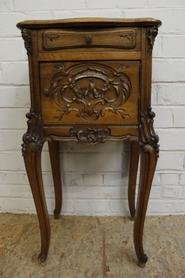 Walnut Louis XV nightstand 19e century