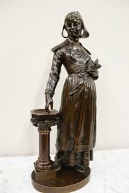 Bronze statue 