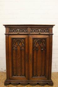 Oak gothic cabinet 19 C.