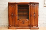 Walnut 3 doors Louis XV bookcase 19th century