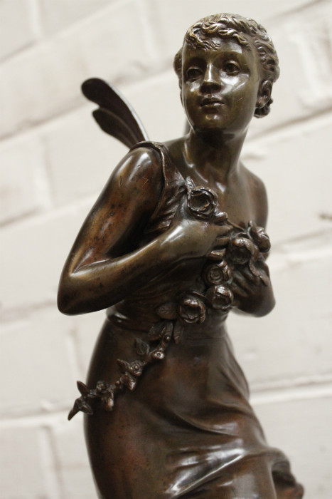 Bronze statue 