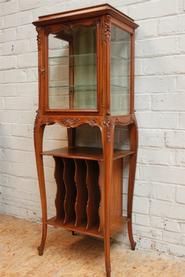 Walnut Louis XV display cabinet 19th century.