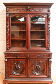 19th Century oak hunt cabinet