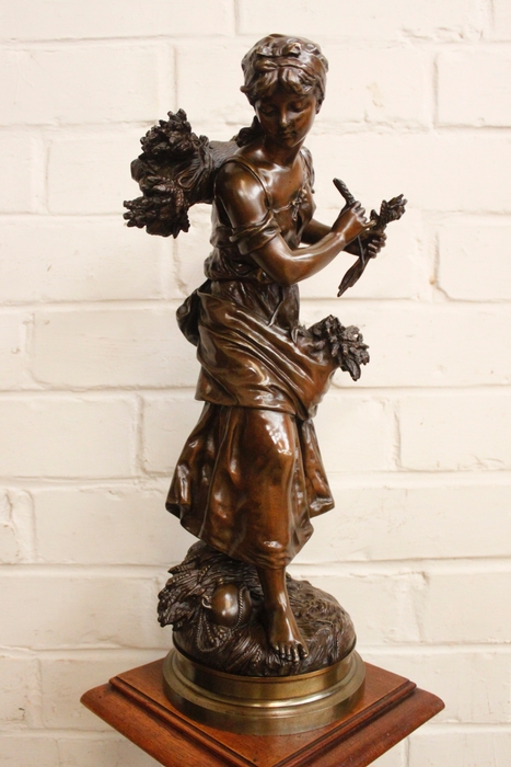 Bronze statue signed by Hipolyte Moreau