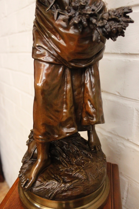 Bronze statue signed by Hipolyte Moreau