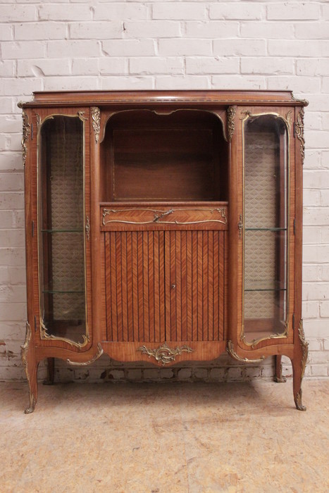 Display cabinet with bronze