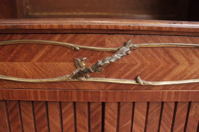 Display cabinet with bronze