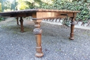 style Table and chairs in Walnut, English 19th century