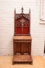 Exceptional gothic prayer bench in walnut