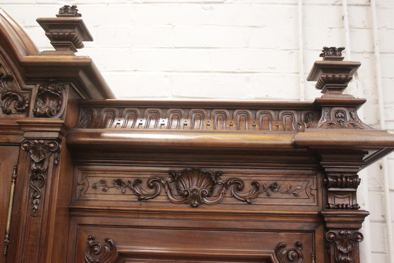 Exceptional monumental regency bookcase in walnut