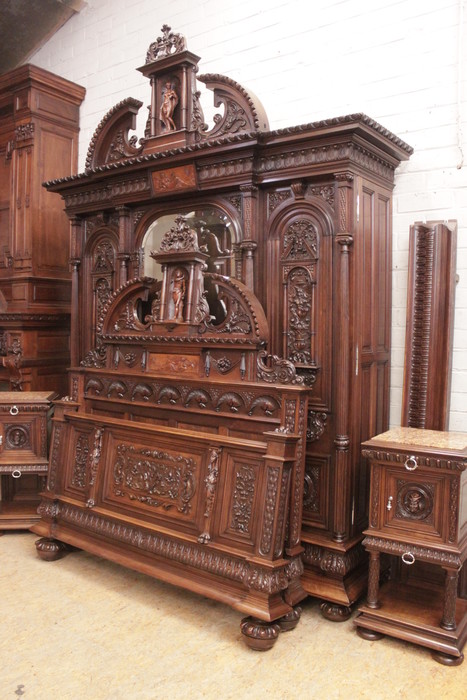 EXCEPTIONAL MONUMENTAL WALNUT RENAISSANCE BEDROOM