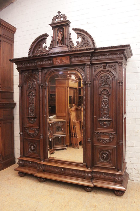 EXCEPTIONAL MONUMENTAL WALNUT RENAISSANCE BEDROOM