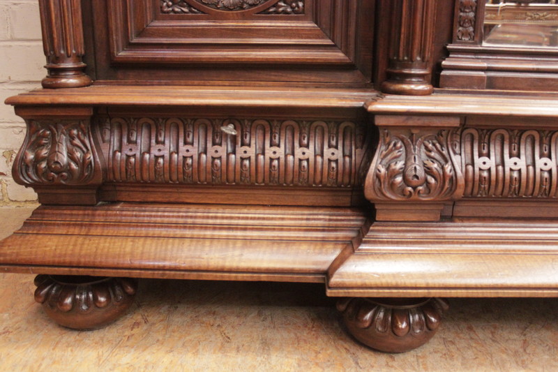 EXCEPTIONAL MONUMENTAL WALNUT RENAISSANCE BEDROOM