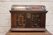 Exceptional renaissance table trunk in walnut and marble