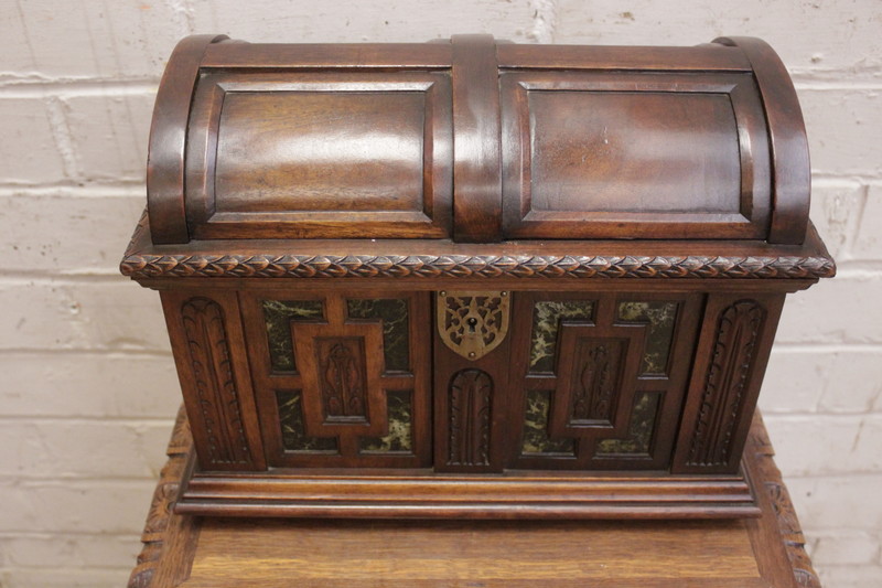 Exceptional renaissance table trunk in walnut and marble