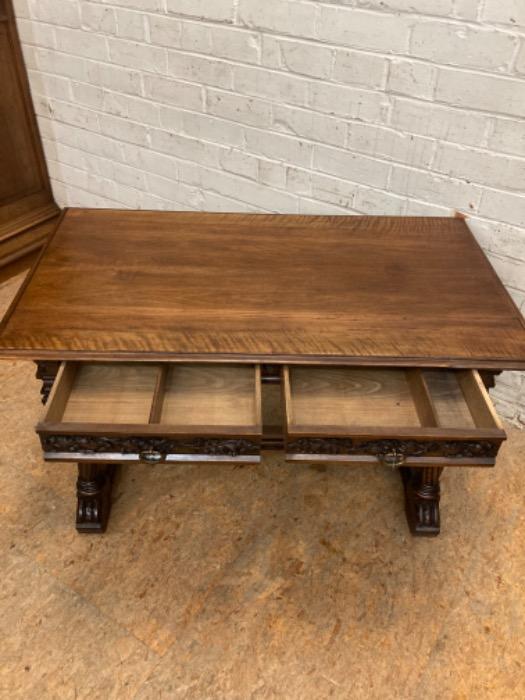 Gothic desk table in walnut